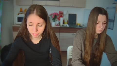 Julia and Mira online show from 02-03-25, 01:08
