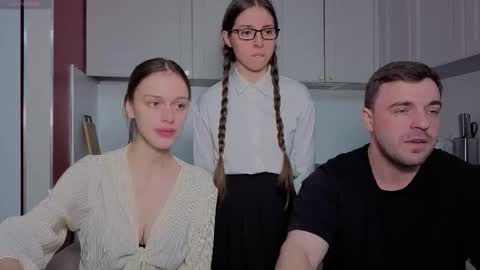 Julia and Mira online show from 12-04-25, 10:24