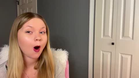 Snapshot of iheartcassie2844 chatting on 01-07-26, 08:00 cassie online show from 01-07-26, 08:00