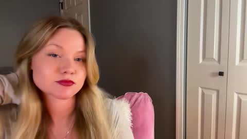 Snapshot of iheartcassie2844 chatting on 02-11-26, 03:44 cassie online show from 02-11-26, 03:44