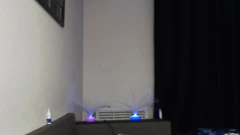 iiiiiiis online show from 11-10-25, 05:23