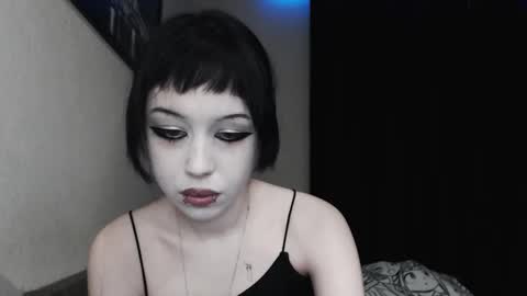 iiiiiiis online show from 11-18-25, 12:20