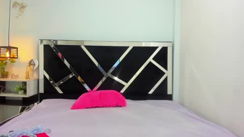 Isabella online show from 09-10-25, 12:38