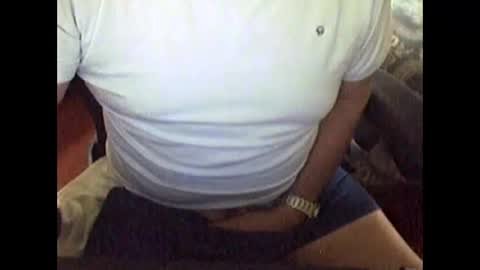 ikissuuuu online show from 10-13-25, 01:33