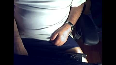 ikissuuuu online show from 01-15-26, 04:00