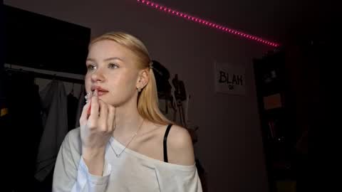 ShyLuna online show from 02-01-26, 06:12