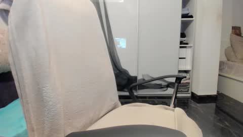 Bamby online show from 11-27-25, 06:10