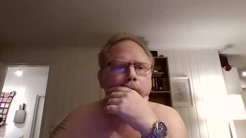 ilikeit68890 online show from 11-28-25, 08:00