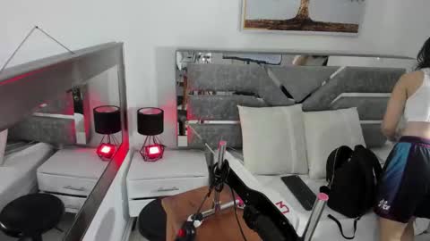 Snapshot of iliy_ chatting on 11-01-25, 11:40 ILY online show from 11-01-25, 11:40