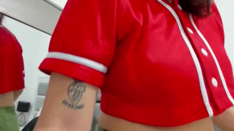 Snapshot of iliy_ chatting on 11-04-25, 11:15 ILY online show from 11-04-25, 11:15