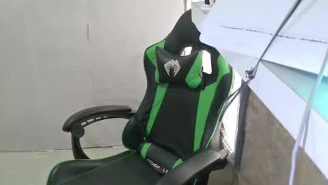 Snapshot of ilove_squirting18 chatting on 10-09-25, 01:03 KATRINA online show from 10-09-25, 01:03