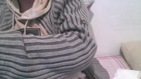 Snapshot of ilovebigass04 chatting on 12-15-24, 08:19 yunstud online show from 12-15-24, 08:19