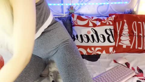 nicollee online show from 12-14-24, 02:31