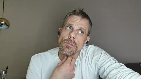 Ilovesquirterz1 online show from 03-10-25, 07:53