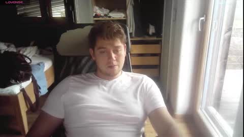 iloveyoutoo2000 online show from 11-17-25, 01:06