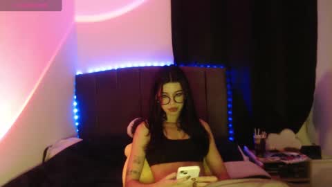 Snapshot of ily_bea chatting on 10-04-25, 01:03 Ily Bea online show from 10-04-25, 01:03