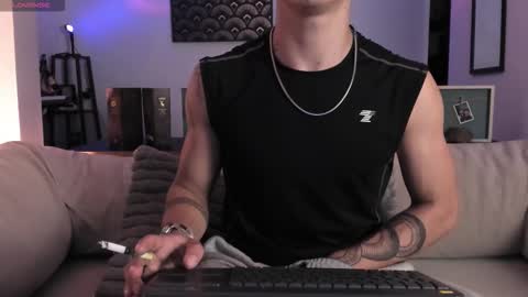 Snapshot of im__thomas chatting on 10-08-25, 04:43 IM THOMAS online show from 10-08-25, 04:43