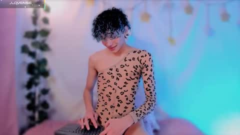 Snapshot of im_alejo chatting on 09-25-25, 01:31 Alejo independent model online show from 09-25-25, 01:31