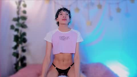 Snapshot of im_alejo chatting on 10-25-25, 02:52 Alejo independent model online show from 10-25-25, 02:52