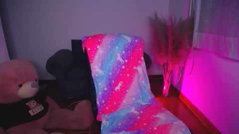 Snapshot of im_alyn chatting on 11-04-25, 11:15 Alyn online show from 11-04-25, 11:15