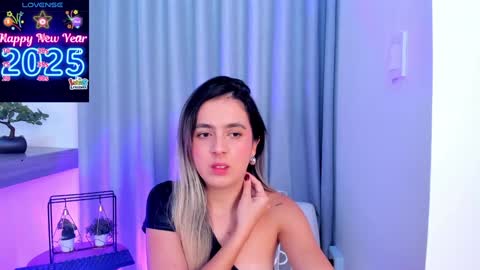 Snapshot of im_antonia chatting on 01-12-25, 11:17 LUCY online show from 01-12-25, 11:17