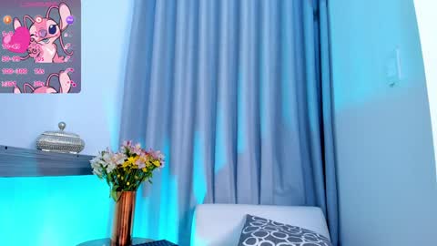 Snapshot of im_antonia chatting on 02-04-25, 09:52 LUCY online show from 02-04-25, 09:52