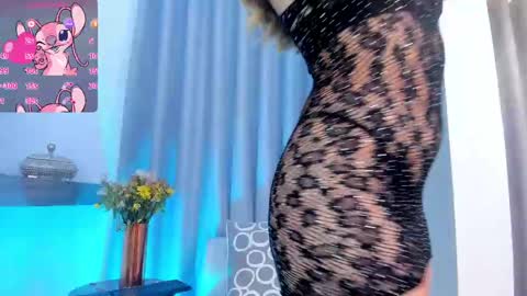 Snapshot of im_antonia chatting on 02-10-25, 07:07 LUCY online show from 02-10-25, 07:07