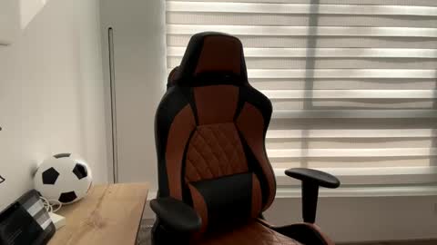 Laia online show from 12-31-24, 08:23