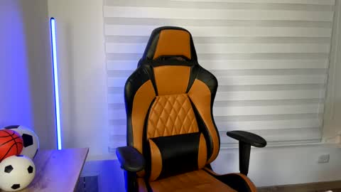 Laia online show from 01-07-25, 01:38