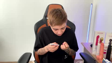 Laia online show from 02-25-25, 08:19