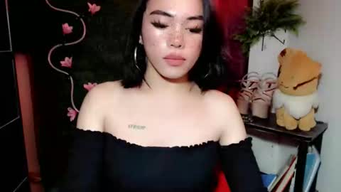 Snapshot of im_urlovergirlxxx chatting on 11-08-25, 09:20 Hii love online show from 11-08-25, 09:20