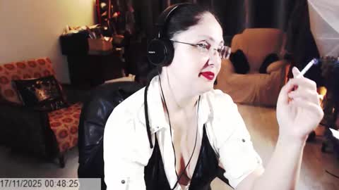 Snapshot of imperatrizasado chatting on 11-16-25, 10:48 Empress online show from 11-16-25, 10:48
