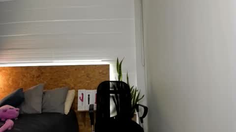 Snapshot of imsoangel666 chatting on 03-08-26, 02:04 Angel online show from 03-08-26, 02:04