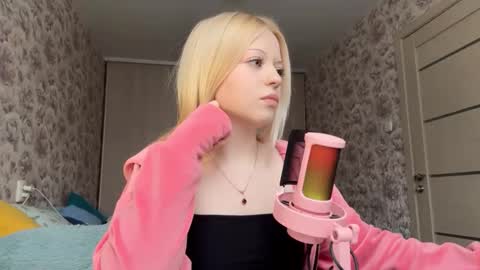 Snapshot of inamillsap chatting on 02-19-26, 11:28 Lola online show from 02-19-26, 11:28