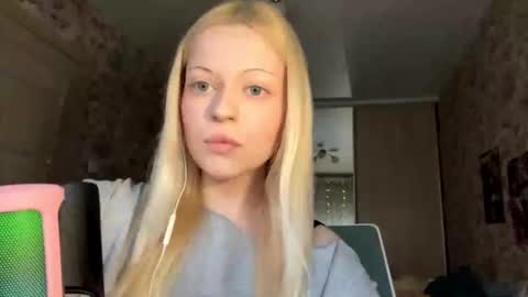 Snapshot of inamillsap chatting on 02-25-26, 12:48 Lola online show from 02-25-26, 12:48