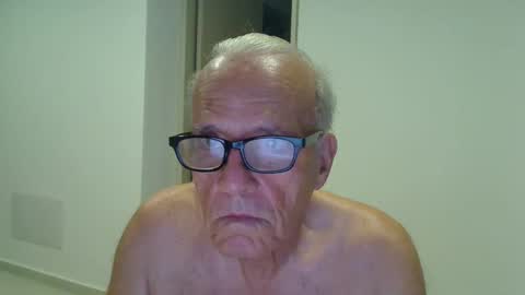 Snapshot of incendiado chatting on 10-13-25, 06:35 incendiado online show from 10-13-25, 06:35