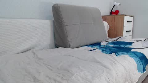 Della online show from 02-20-25, 05:40