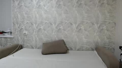 Della online show from 02-05-26, 05:17