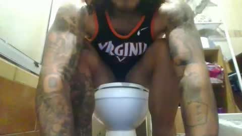 Snapshot of incubusboy30 chatting on 12-19-25, 02:46 dante online show from 12-19-25, 02:46