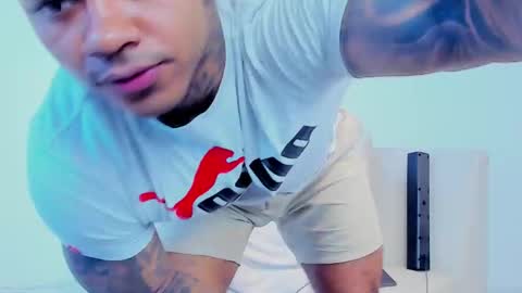 Snapshot of independent_project chatting on 10-10-25, 01:48 Jacobo online show from 10-10-25, 01:48