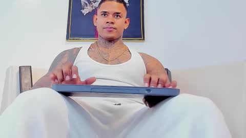 Snapshot of independent_project chatting on 10-19-25, 06:30 Jacobo online show from 10-19-25, 06:30