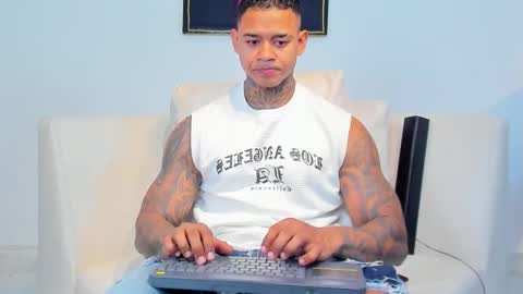 Snapshot of independent_project chatting on 10-27-25, 02:48 Jacobo online show from 10-27-25, 02:48