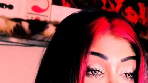 Snapshot of indian_dreamgirl chatting on 11-12-25, 02:34 Bella Ambrosia online show from 11-12-25, 02:34