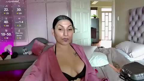 Snapshot of indianbutter999 chatting on 12-06-24, 03:00 FREE Onlyfans online show from 12-06-24, 03:00