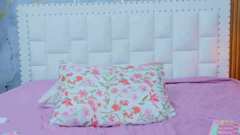 LITTLE AINHOA  online show from 10-09-25, 07:45