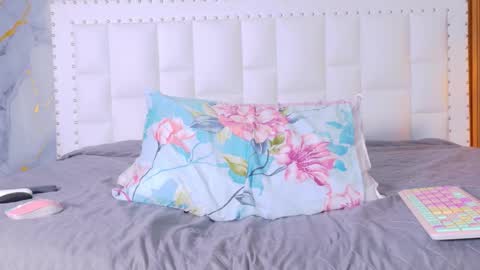 LITTLE AINHOA  online show from 10-16-25, 07:26