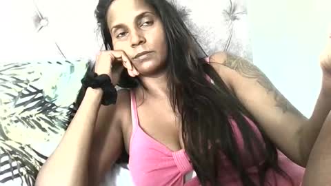 Snapshot of indianjasmin chatting on 10-23-25, 07:51 priya online show from 10-23-25, 07:51