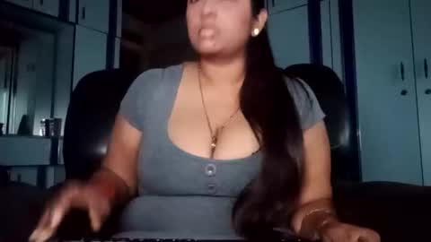 Indianpalgal69 online show from 09-19-25, 03:02