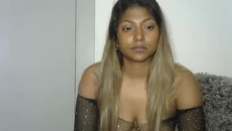 indianqtpie6 online show from 10-27-25, 05:44