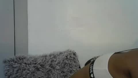 indianqtpie6 online show from 11-17-25, 06:24